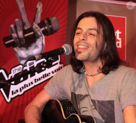 Nuno Resende - Showcase The Voice 2 au Furet du Nord organisé par la radio Mona fm à Lille le 29 avril 2013.
