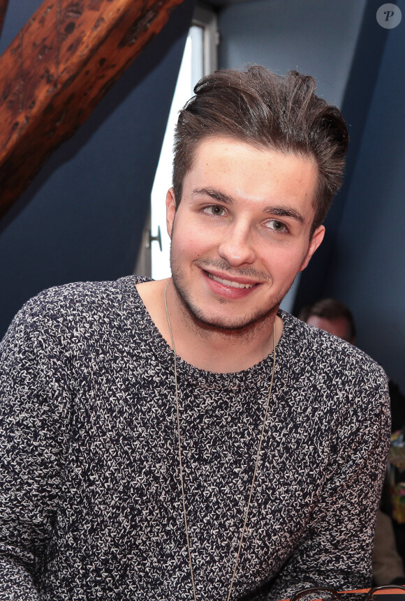 Olympe - Showcase The Voice 2 au Furet du Nord organisé par la radio Mona fm à Lille le 29 avril 2013.