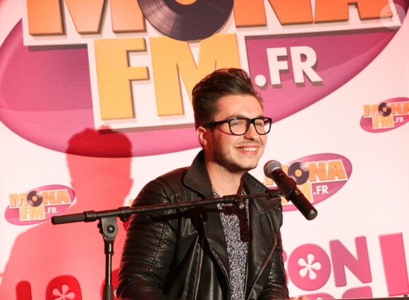 Olympe - Showcase The Voice 2 au Furet du Nord organisé par la radio Mona fm à Lille le 29 avril 2013.