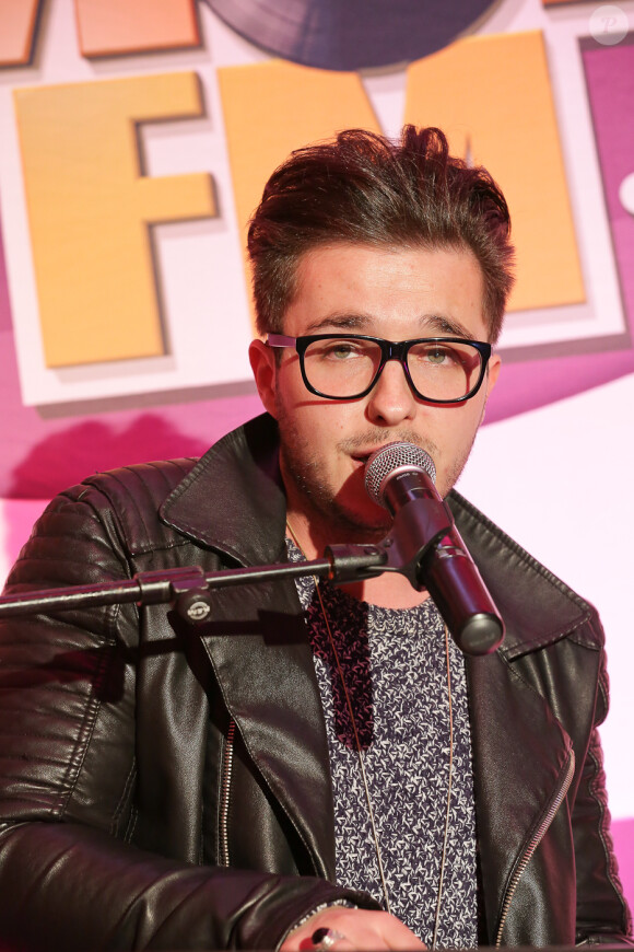 Olympe - Showcase The Voice 2 au Furet du Nord organisé par la radio Mona fm à Lille le 29 avril 2013.
