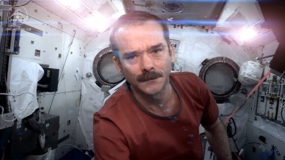 David Bowie : L'astronaute Chris Hadfield reprend 'Space Oddity' depuis l'espace