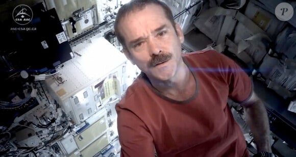 L'astronaute Chris Hadfield chante Space Oddity, le morceau de David Bowie, depuis l'espace - mai 2013
