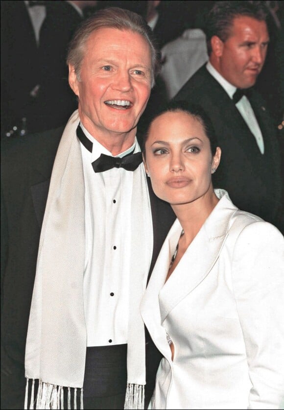 "File picture dated 25/03/2001 of US actor Jon Voight et sa fille Angelina Jolie, le 25 mars 2001