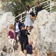 Steven Spielberg quitte en famille l'hôtel Cap-Eden-Roc à Antibes, le 14 mai 2013.