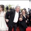 Anouchka et son père Alain Delon, Claudia Cardinale, montée des marches du Festival de Cannes, le 14 mai 2010. 