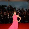 Freida Pinto sublime dans une robe Gucci, arrive au Palais des Festivals à Cannes pour la cérémonie d'ouverture le 15 mai 2013