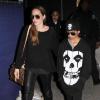 Angelina Jolie et son fils Maddox arrivent à l'aéroport LAX de Los Angeles, le 12 avril 2013.