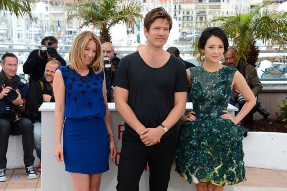 Ludivine Sagnier, Thomas Vinterberg, Zhang Ziyi posent au photocall du jury Un Certain Regard au Palais Des Festivals à Cannes, le 16 mai 2013.