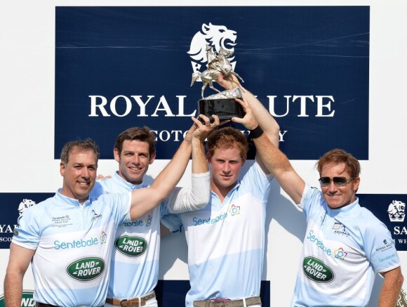 Le prince Harry a mené son équipe à la victoire lors du tournoi Sentebale Royal Salute Polo Cup à Greenwich, Connecticut, le 15 mai 2013 lors de sa visite officielle d'une semaine aux Etats-Unis.