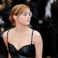 Emma Watson superbe pour la montée des marches du film The Bling Ring pour l'ouverture d'Un Certain Regard au Festival du film de Cannes, le 16 mai 2013.