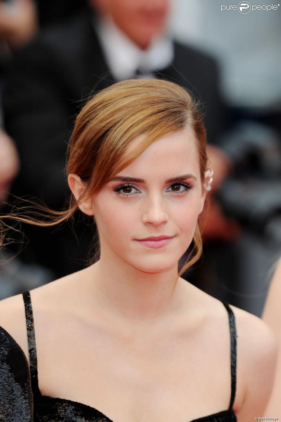 Cannes 2013 Emma Watson Embrase Les Marches Devant