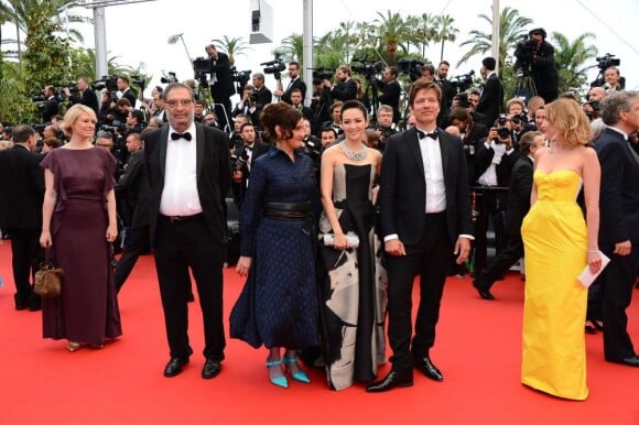 Enrique Gonzalez Macho, Ilda Santiago, Ludivine Sagnier, Thomas Vinterberg, Zhang Ziyi, membres du jury pour la montée des marches du film The Bling Ring pour l'ouverture d'Un Certain Regard au Festival du film de Cannes, le 16 mai 2013.