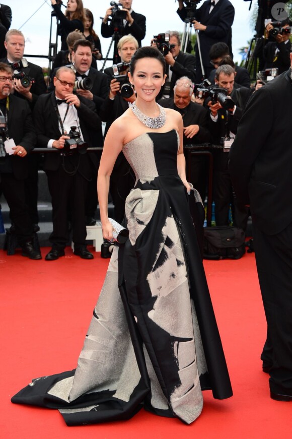 Zhang Ziyi sublime à la montée des marches du film The Bling Ring pour l'ouverture d'Un Certain Regard au Festival du film de Cannes, le 16 mai 2013.