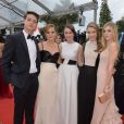 Claire Julien, Taissa Farmiga, Katie Chang, Israel Broussard, Emma Watson en groupe avant la montée des marches du film The Bling Ring pour l'ouverture d'Un Certain Regard au Festival du film de Cannes, le 16 mai 2013.