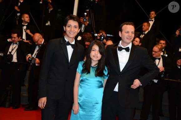 Andrea Vergara, Amat Escalante, Armando Espitia posent pour la montée des marches au Festival de Cannes 2013, le 16 mai.
