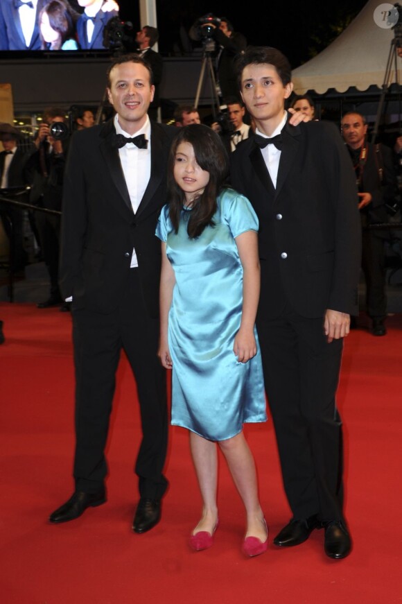 Andrea Vergara, Amat Escalante, Armando Espitia à la montée des marches au Festival de Cannes 2013, le 16 mai.