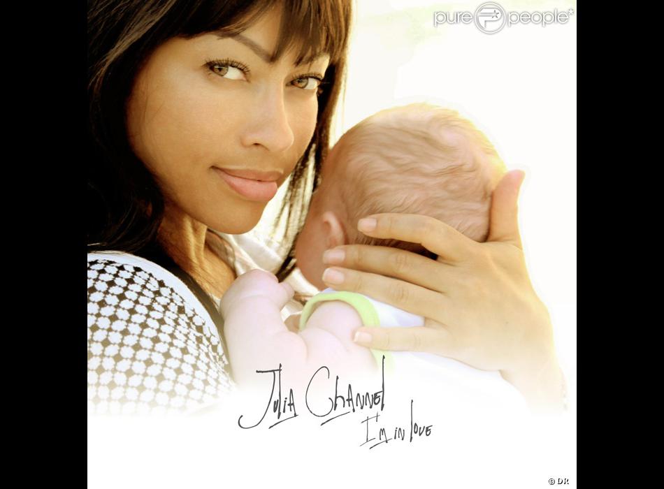La pochette de I&#039;m In Love de Julia Channel, avec son fils Ayden âgé de quelques semaines seulement.
