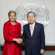  La reine Maxima des Pays-Bas à New York au siège de l'ONU avec le Secrétaire général Ban-ki moon, le 7 mai 2013. 