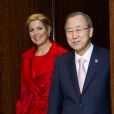  La reine Maxima des Pays-Bas à New York au siège de l'ONU avec le Secrétaire général Ban-ki moon, le 7 mai 2013. 