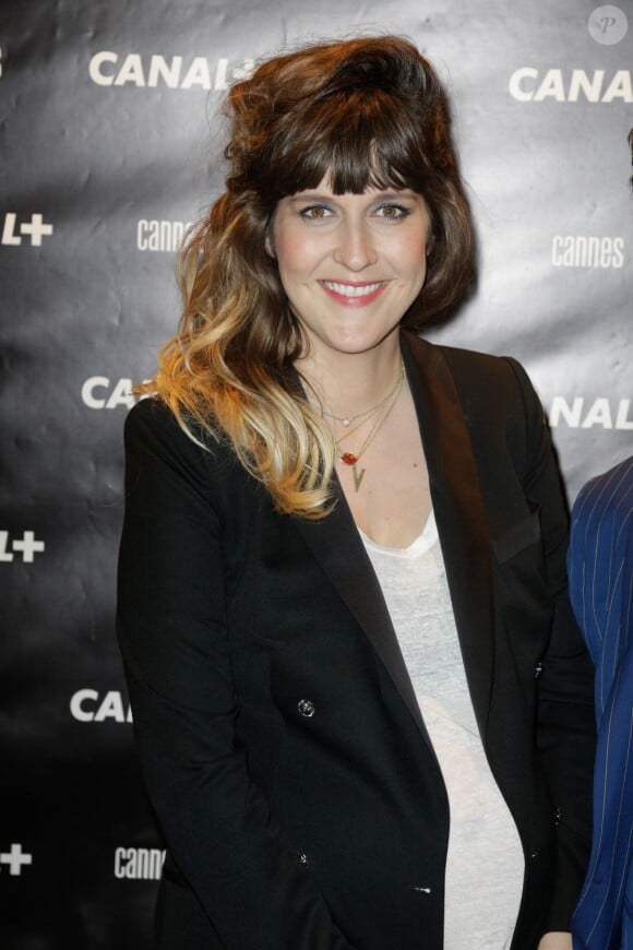 Daphné Bürki, enceinte et rayonnante, lors de la Canal + party durant le 66e Festival de Cannes le 17 mai 2013