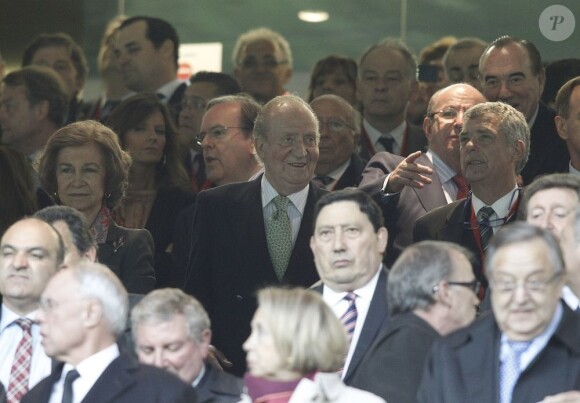 Le roi Juan Carlos Ier d'Espagne, la reine Sofia à ses côtés, présidait le 17 mai 2013 à Santiago Bernabeu la finale de la Coupe du Roi, soldée par la victoire de l'Atletico aux dépens du Real, 2-1 après prolongations.