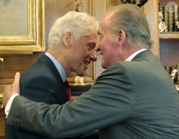 Le roi Juan Carlos Ier d'Espagne recevait le 21 mai 2013 à la Zarzuela l'ancien président Bill Clinton.