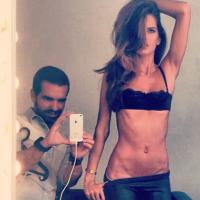 Izabel Goulart : La bombe de Victoria's Secret dévoile des photos intimes