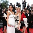 Hofit Golan et Cindy Fabre, superbes, pendant la montée des marches du film Inside Llewyn Davis lors du 66e festival du film de Cannes, le 19 mai 2013.