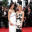Hofit Golan et Cindy Fabre pendant la montée des marches du film Inside Llewyn Davis lors du 66e festival du film de Cannes, le 19 mai 2013.
