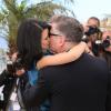 Alec Baldwin et sa femme Hilaria Thomas (enceinte) lors du photocall du film Seduced and Abandoned lors du 66e Festival de Cannes, le 21 mai 2013.