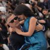 Alec Baldwin et Hilaria Thomas séduite et comblée au photocall du film Seduced and Abandoned lors du 66e Festival de Cannes, le 21 mai 2013.