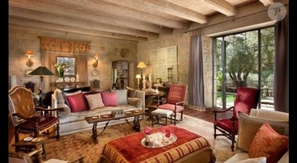 Ellen DeGeneres et Portia de Rossi viennent d'acheter cette sublime maison située à Montecito en Californie pour 26,5 millions de dollars.