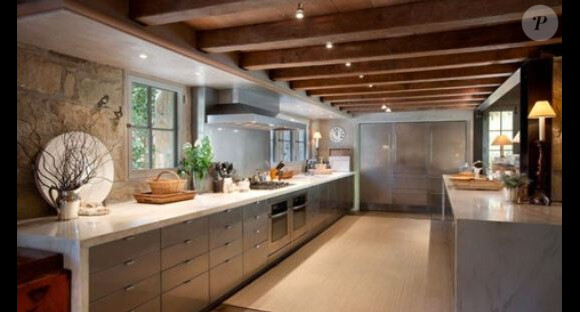 L'animatrice Ellen DeGeneres et sa femme Portia de Rossi viennent d'acheter cette sublime maison située à Montecito en Californie pour 26,5 millions de dollars.