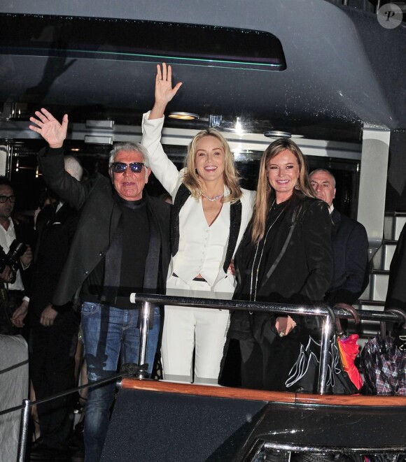 La superbe comédienne Sharon Stone, joyeuse et armée de son plus beau sourire, a participé à la soirée sur le yacht du créateur le 22 mai 2013