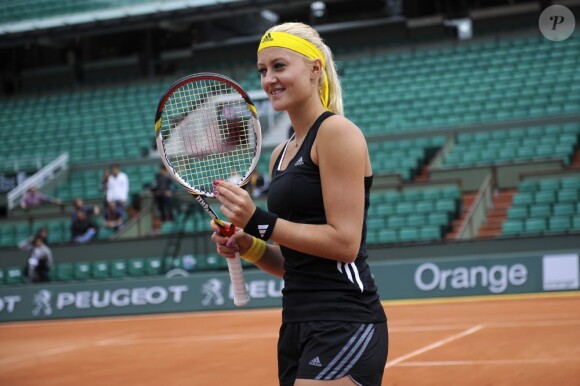 Kristina Mladenovic à l'entraînement sur la terre rouge de Roland Garros à Paris, le 22 mai 2013