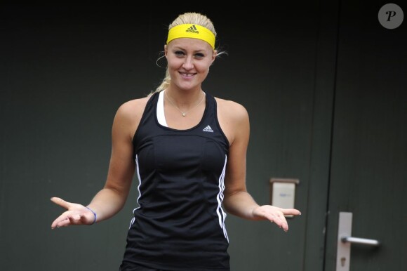 Kristina Mladenovic à l'entraînement sur la terre rouge de Roland Garros à Paris, le 22 mai 2013