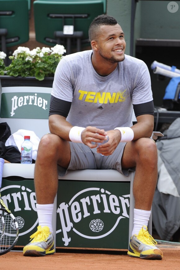 Jo-Wilfried Tsonga à l'entraînement sur la terre rouge de Roland Garros à Paris, le 22 mai 2013