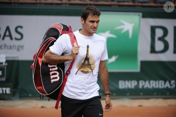 Roger Federer à l'entraînement sur la terre rouge de Roland Garros à Paris, le 22 mai 2013
