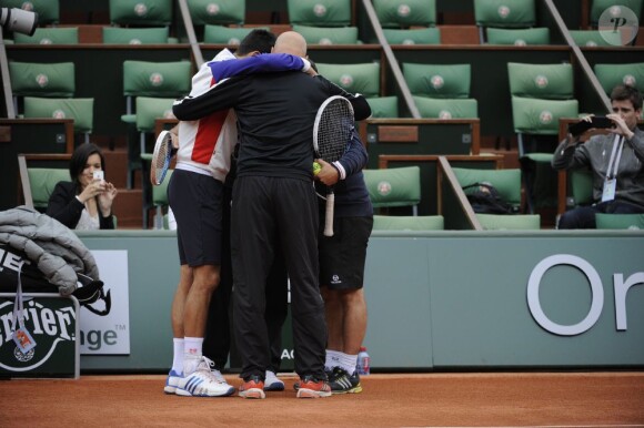 Novak Djokovic à l'entraînement sur la terre rouge de Roland Garros à Paris, le 22 mai 2013
