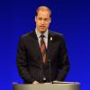 Le prince William très officiel lors du congrès de l'UEFA qui se tenait au Grovesnor House de Park Lane à Londres le 24 mai 2013
