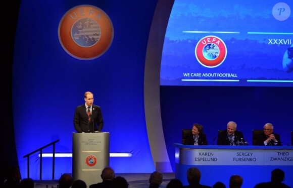Le prince William lors du congrès de l'UEFA qui se tenait au Grovesnor House de Park Lane à Londres le 24 mai 2013