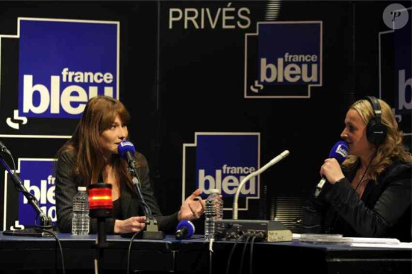 Carla Bruni a donné un concert exceptionnel pour la radio France Bleu, mercredi 23 mai 2013.