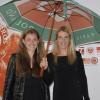 Zuzana Kucova et Lucie Safarova lors de la soirée des joueurs de Roland-Garros à la Résidence de l'Ambassadeur des Etats-Unis à Paris le 24 mai 2013