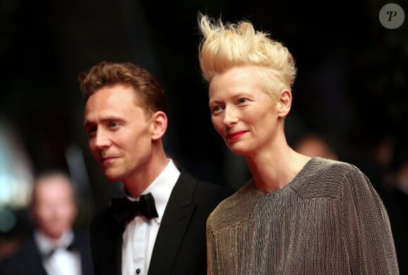Tom Hiddleston, Tilda Swinton lors de la montée des marches du film "Only Lovers left alive" lors du 66eme Festival du film de Cannes le 25 mai 2013