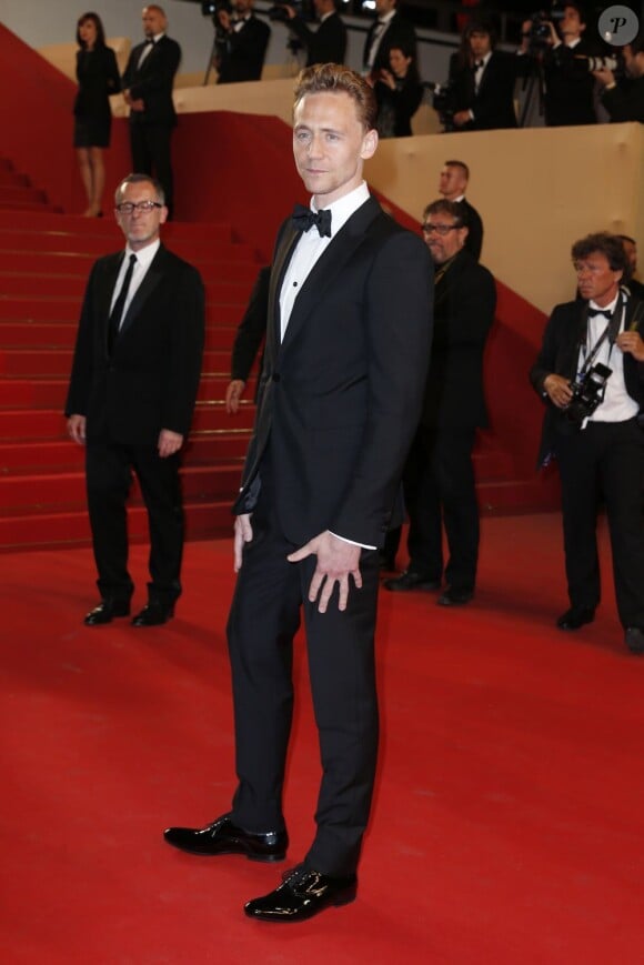 Tom Hiddleston lors de la montée des marches du film "Only Lovers left alive" lors du 66eme Festival du film de Cannes le 25 mai 2013
