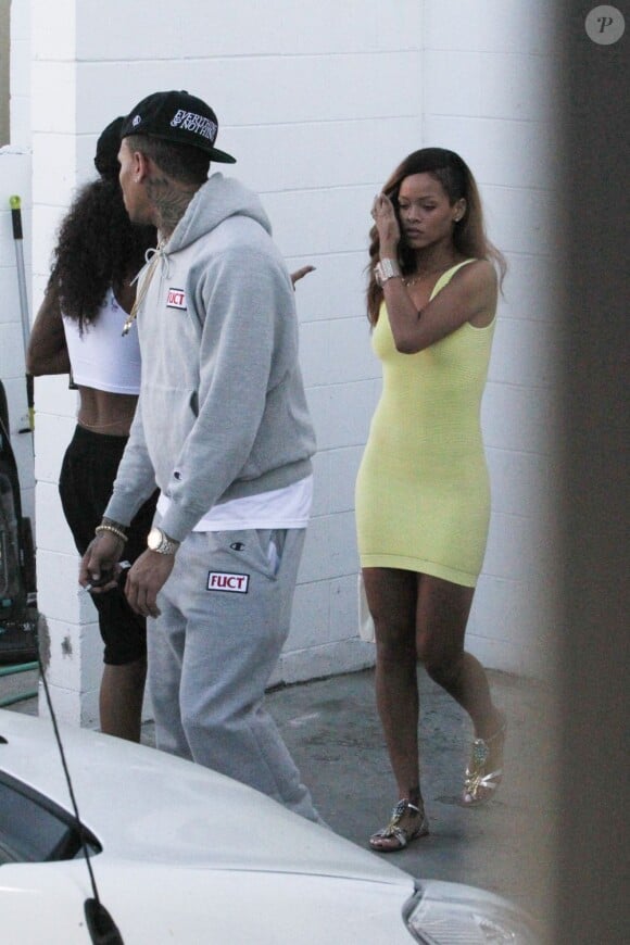 Rihanna et Chris Brown en pleine séance shopping à Los Angeles, le 10 avril 2013.