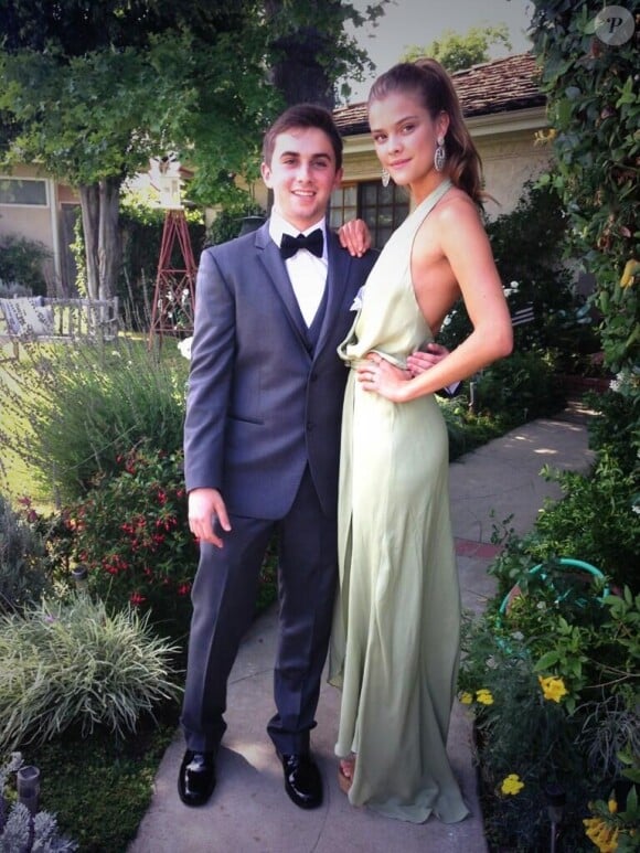 Le lycéen Jake Davidson était accompagné par le mannequin Nina Adgal lors de son bal de promo à Los Angeles, mai 2013.