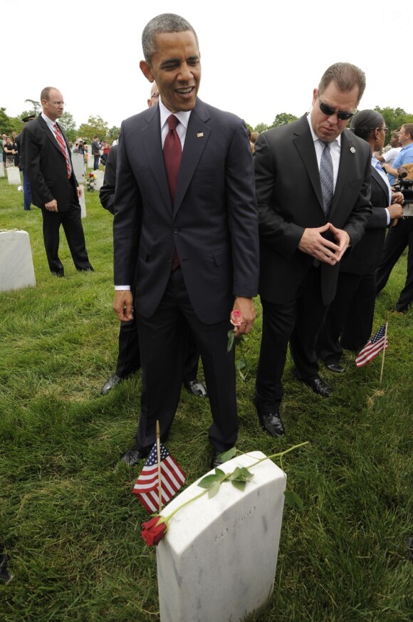 Barack Obama au cimetière d'Arlington afin de rendre hommage aux soldats américains lors du "Jour du souvenir" de toutes les guerres menées par les États-Unis. Lundi 27 mai 2013 à Washington.