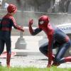 Andrew Garfield aka Spider Man avec son jeune double sur le tournage de The Amazing Spider-Man 2 à New York City, le 27 mai 2013.