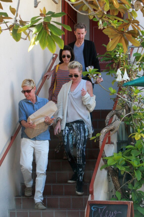 Ellen DeGeneres et sa femme la comédienne Portia De Rossi ont acheté une propriété de 26,5 millions de dollars à Montecito en Californie. Elles se sont rendues dans le quartier le 26 mai, et en ont profité pour faire quelques courses